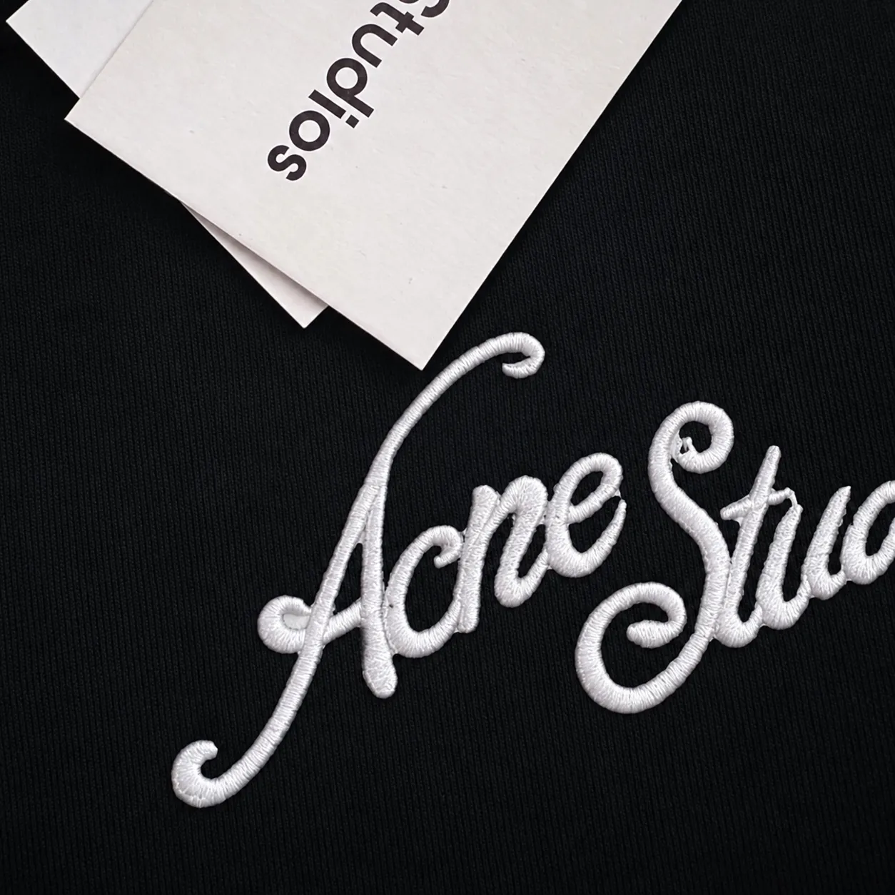 Acne*Studios*2026Ss exclusive letter logo 10,000-needle three-dimensional embroidery, couple Hot Sale g high-count T-shirt "different currency fabric" short-sleeved tee negative ion upper body is very comfortable, men and women Same Style half-sleeve, dropped shoulders loose version Color: Black White Coffee Brown Size: S (90-130 pounds) M (125-150 pounds) L (135-165 pounds) XL (160-190 pounds) XXL (185 pounds)